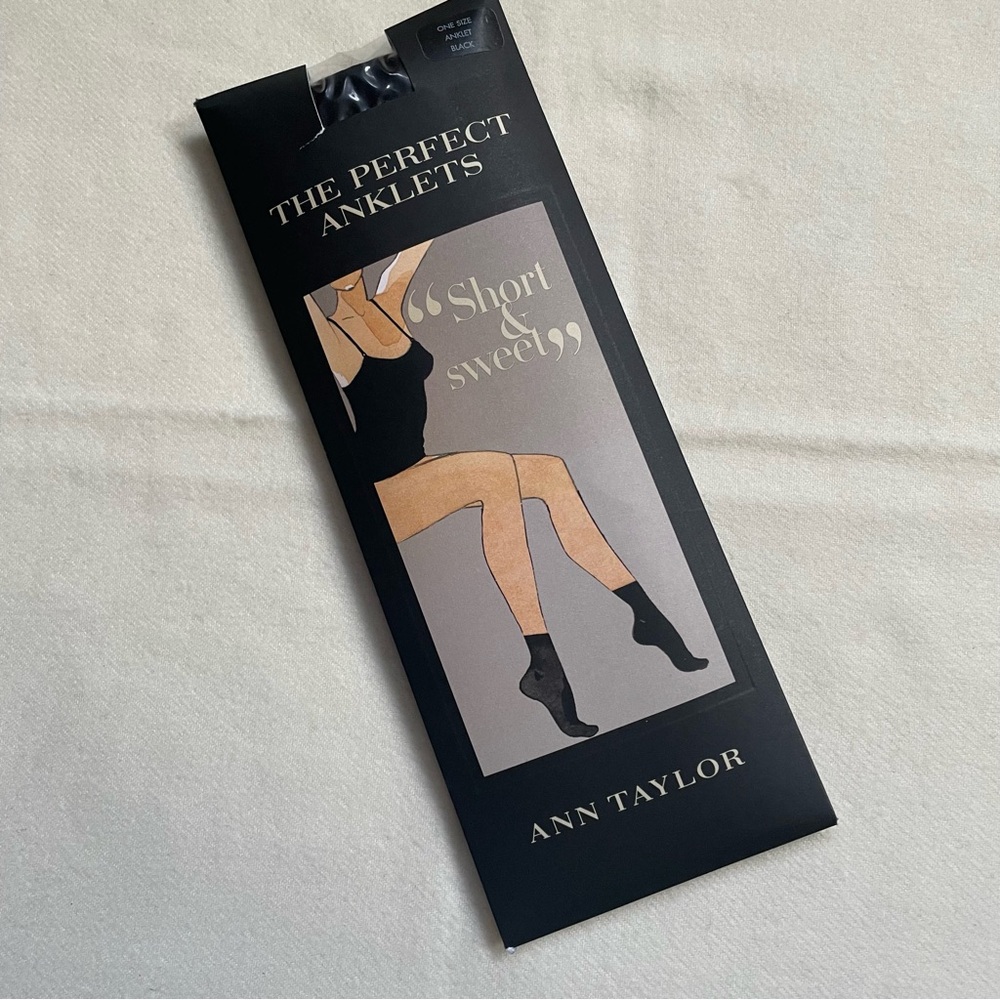 🖤 Ann Taylor Vintage “The Perfect Anklets” Sheer Black Socks